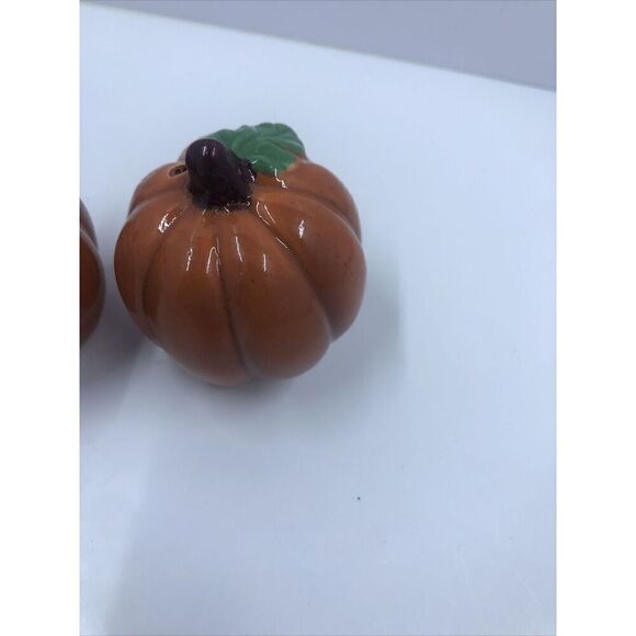 Vintage Ceramic Pumpkin Salt And Pepper Shaker Set - Picture 8 of 13